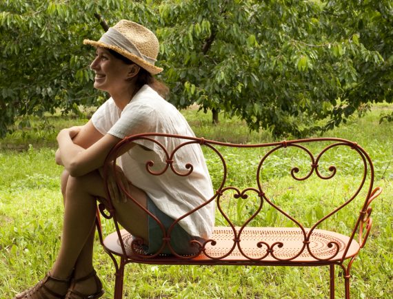 1900 bench in Paprika