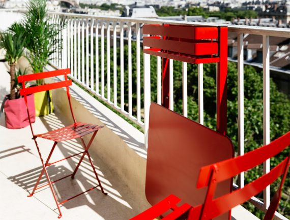 Bistro balcony table in Poppy