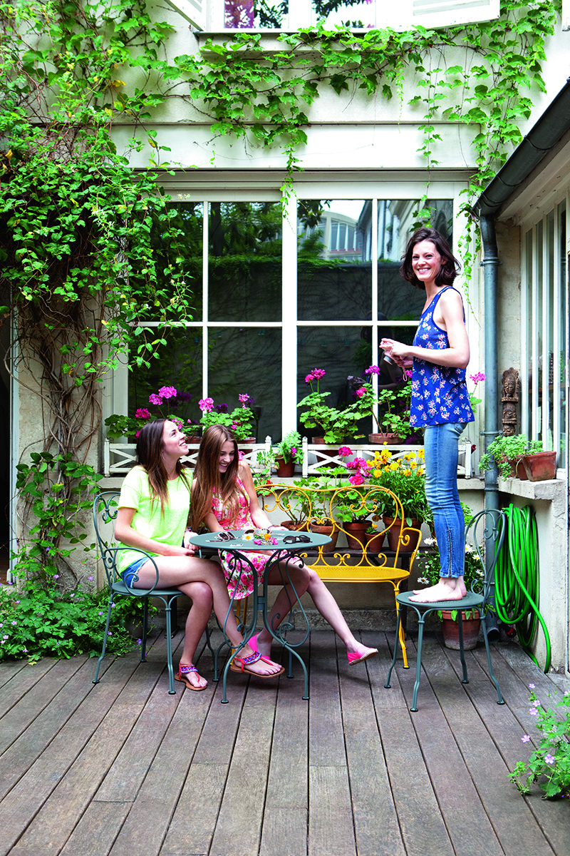 1900 table, chairs & bench