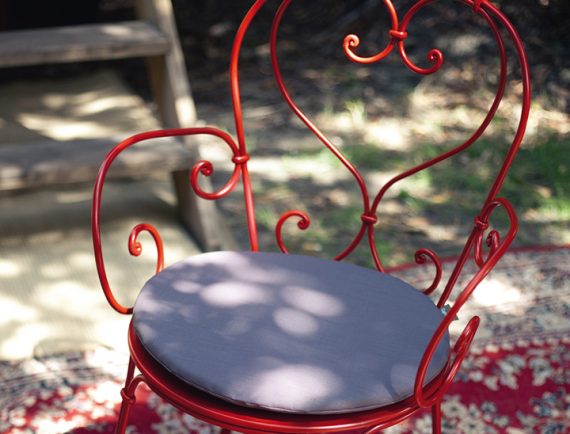 1900 armchair in Poppy