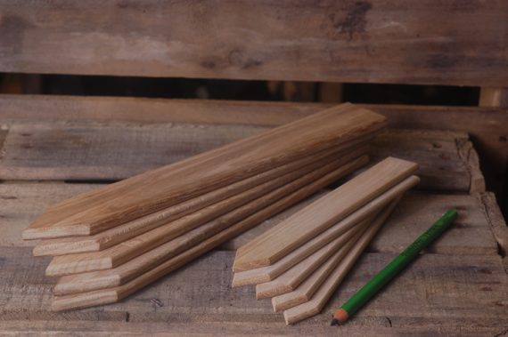Oak labels (left: large, right: small)