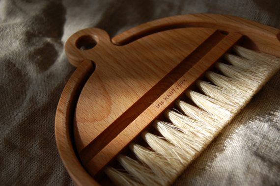Table brush