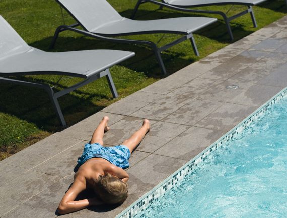 Alizé sunlounger in Steel Grey