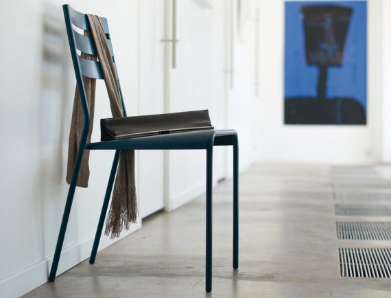 Facto chair in Cedar Green