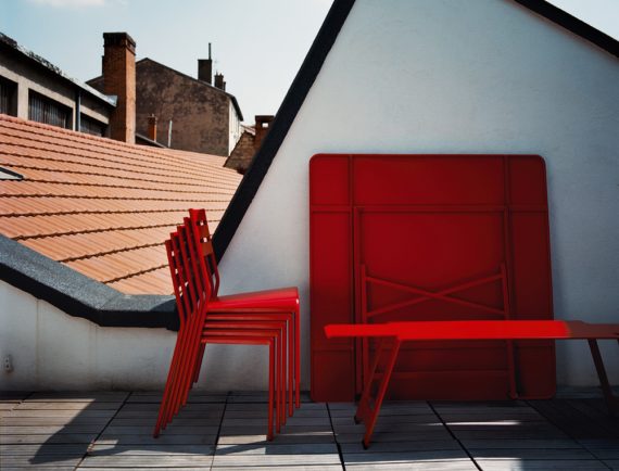 Cargo table with Facto chairs and Origami bench, all in Poppy