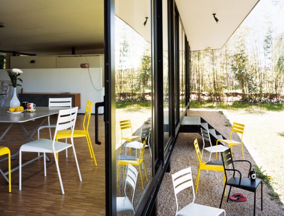 Facto chairs in Cotton White, Honey & Liquorice and Cargo table in Steel Grey