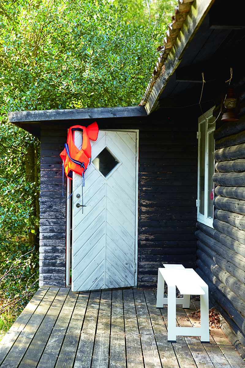 Origami bench in Cotton WhitePhotography by Birgitta Wolfgang Drejer Origami bench in Cotton WhitePhotography by Birgitta Wolfgang Drejer