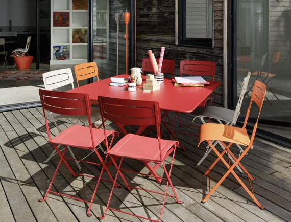 Cargo table in Chili, Slim chairs in Chili, Carrot and Cotton White