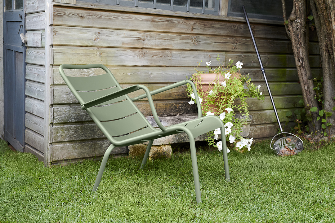 Luxembourg low armchair in Cactus