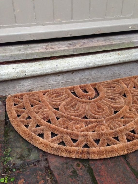 Half-moon doormat