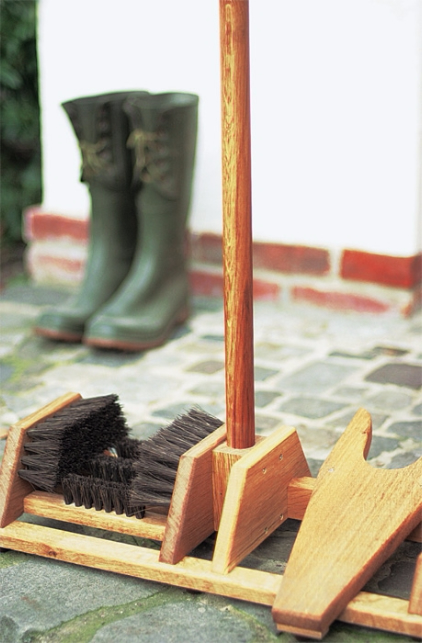 Oak Wellington boot brush & remover