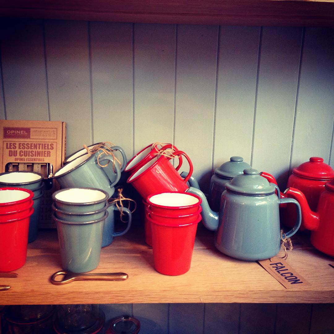 Kitchen & table Kitchen & table