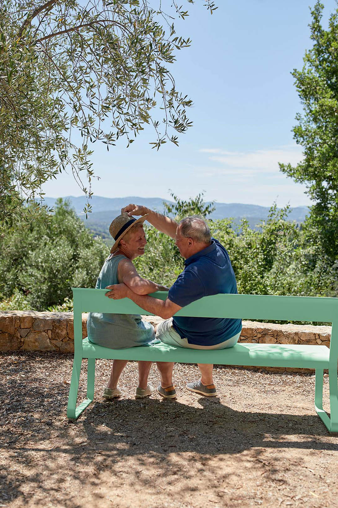 Bellevie bench with backrest in Opaline Green