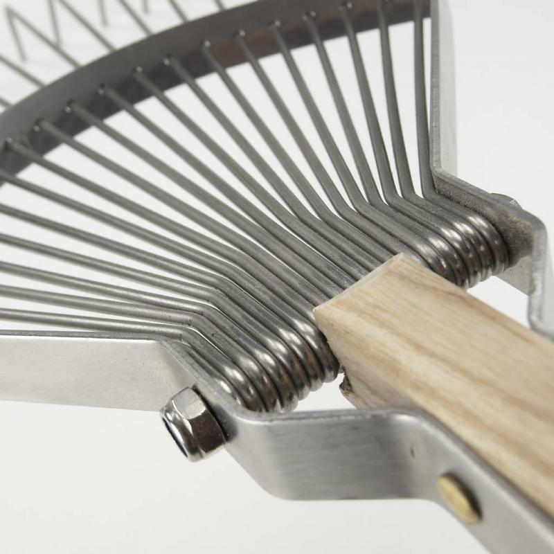 Sneeboer long handled leaf rake, twenty tine Sneeboer long handled leaf rake, twenty tine