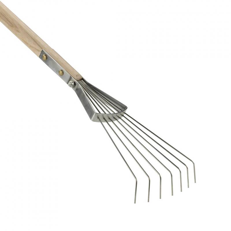 Long handled leaf rake, manufactured by Sneeboer, from le petit jardin