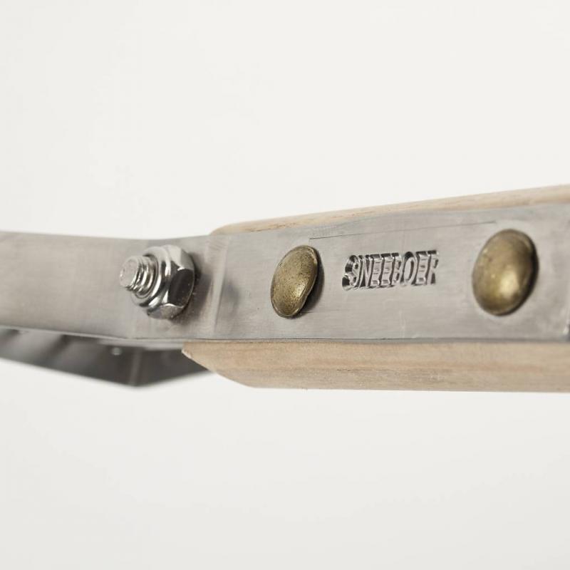 Sneeboer long handled leaf rake, seven tine Sneeboer long handled leaf rake, seven tine