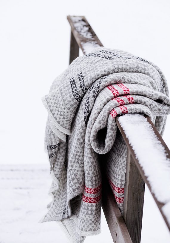 Aino blanket in Grey & Red (front, lower blanket)