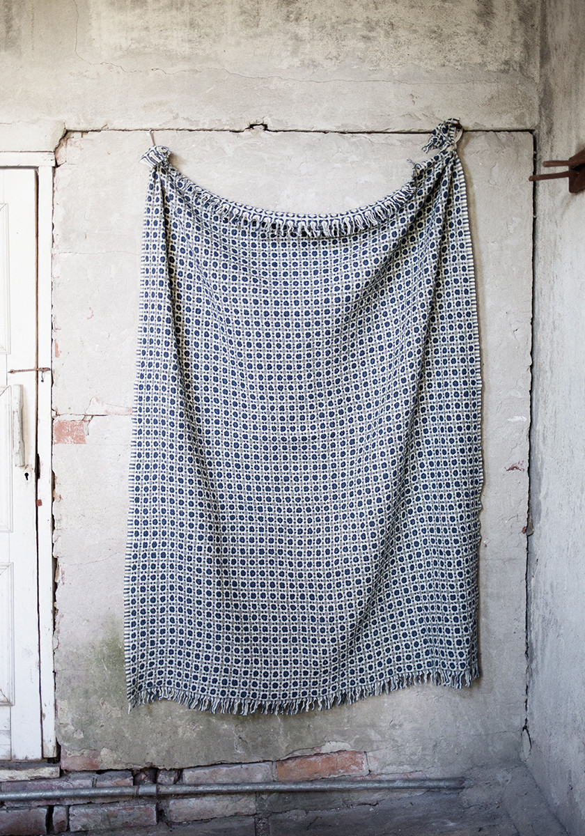 Corona Duo blanket in Grey/Rainy Blue