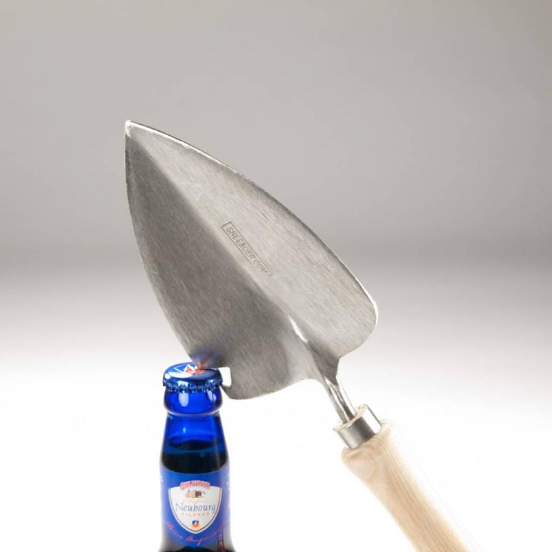 Sneeboer transplanting trowel with bottle opener