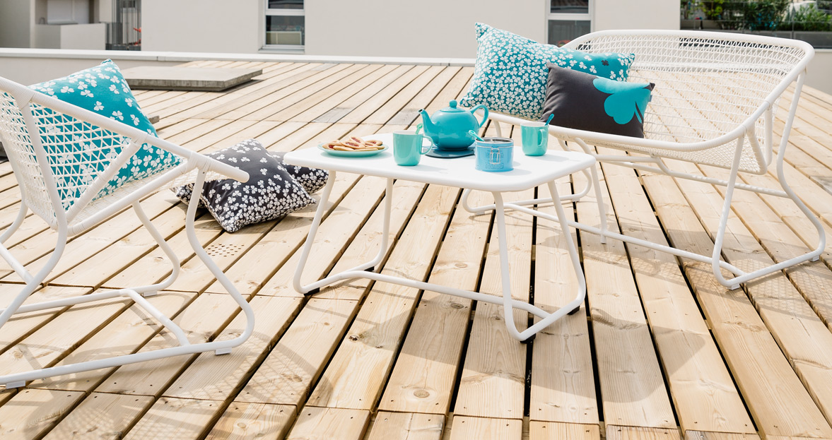 Sixties armchair, Sixties bench, Sixties table in Cotton White Sixties armchair, Sixties bench, Sixties table in Cotton White