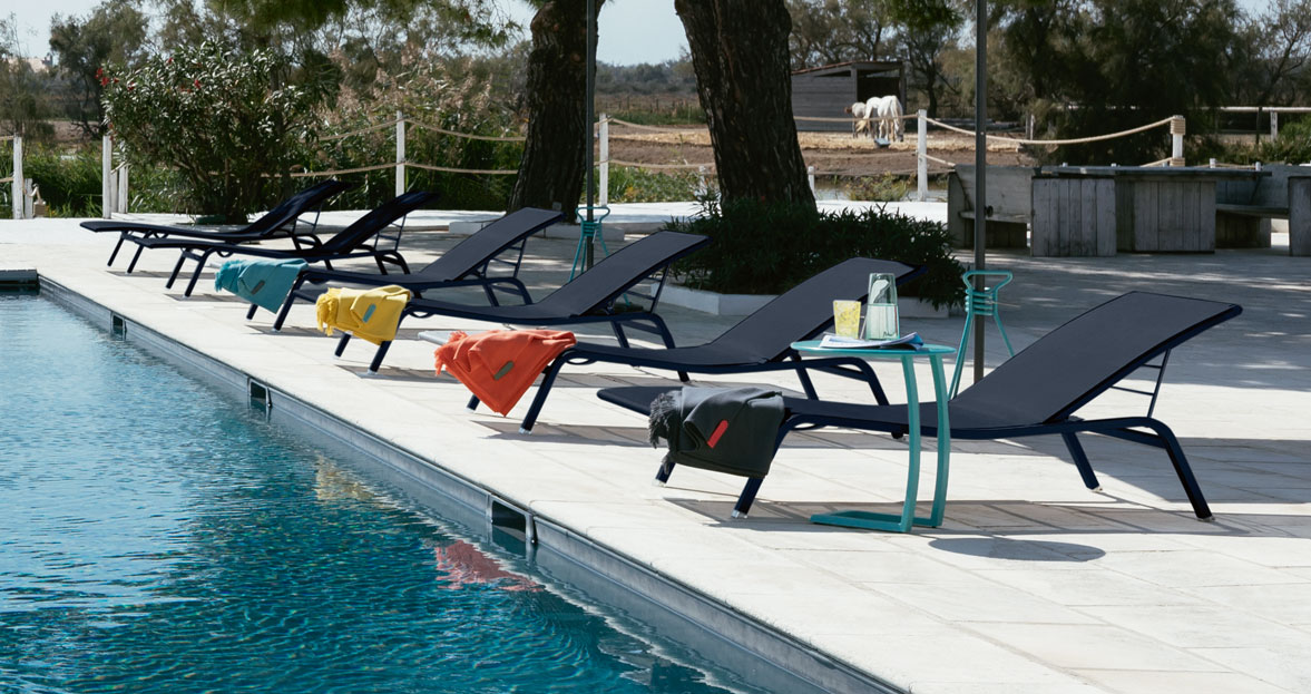 Alizé offset low table and Alizé sunlounger XS