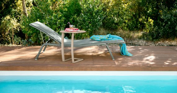 Alizé offset low table and Alizé sunlounger XS