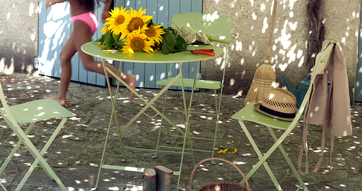 Floréal table 77 cm diameter in Willow Green, Bagatelle chair in Willow Green