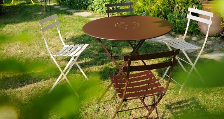 Floréal table 77 cm diameter in Russet, Bistro chair in Russet and Cotton White