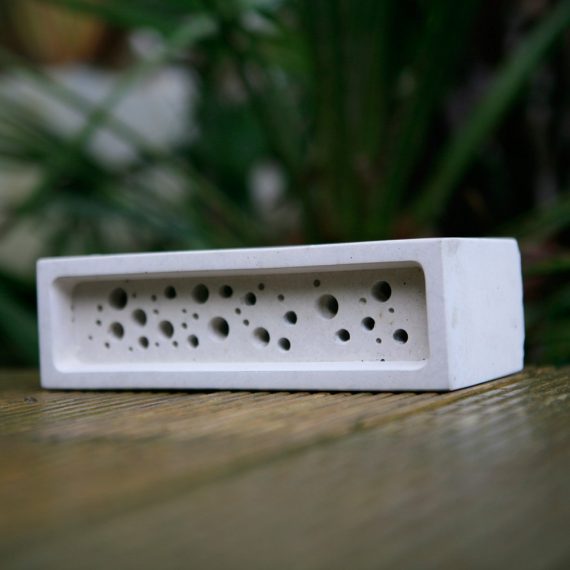 Bee Brick in Natural, Off White concrete
