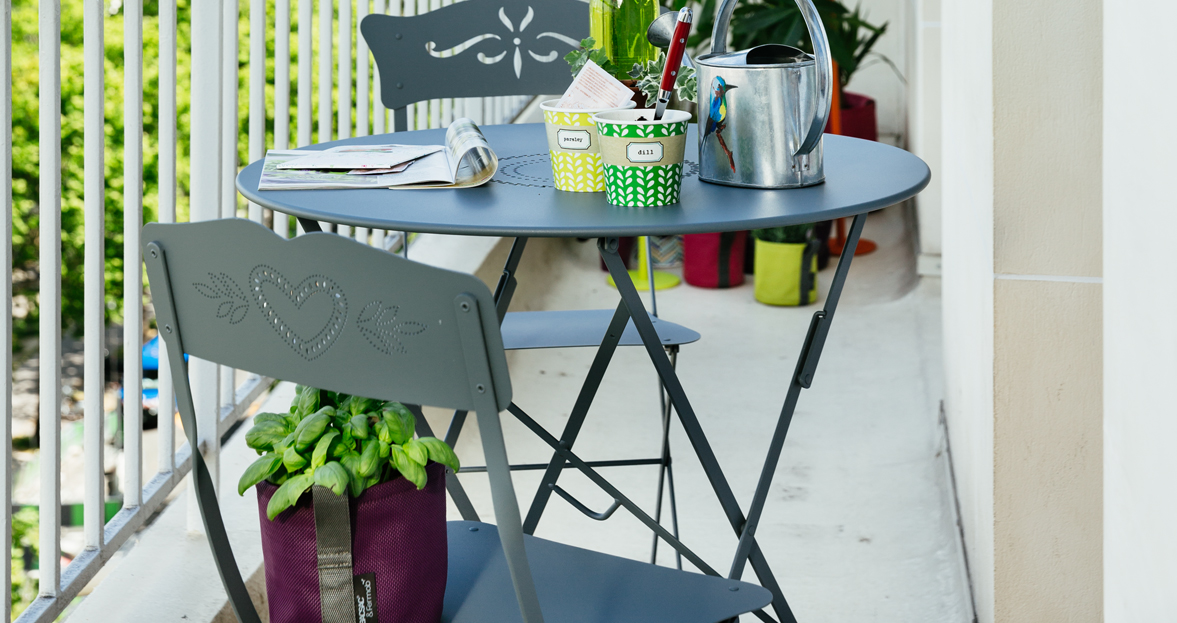 Floreal table, Bagatelle chair (back)
