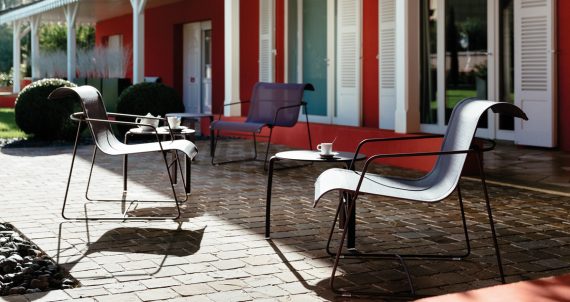 Elipse armchair and Alizé side table