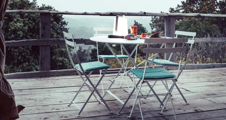 Bistro chair and Bistro table 77 cm in Cotton White