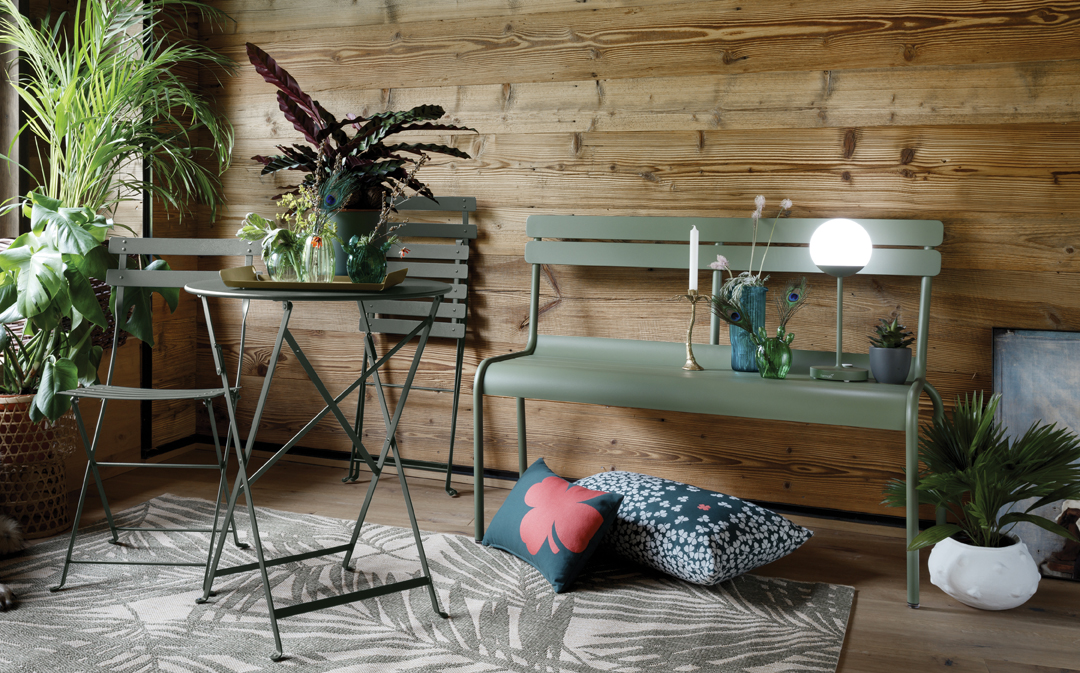 Luxembourg bench, Bistro table and folding chairs, Mooon! lamp