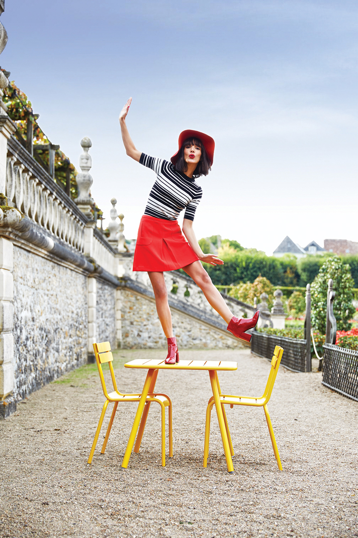 Luxembourg chairs and table in Honey