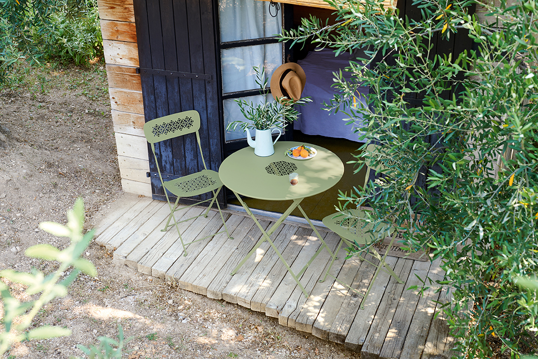 Lorette folding chairs and Lorette table 77 cm diameter