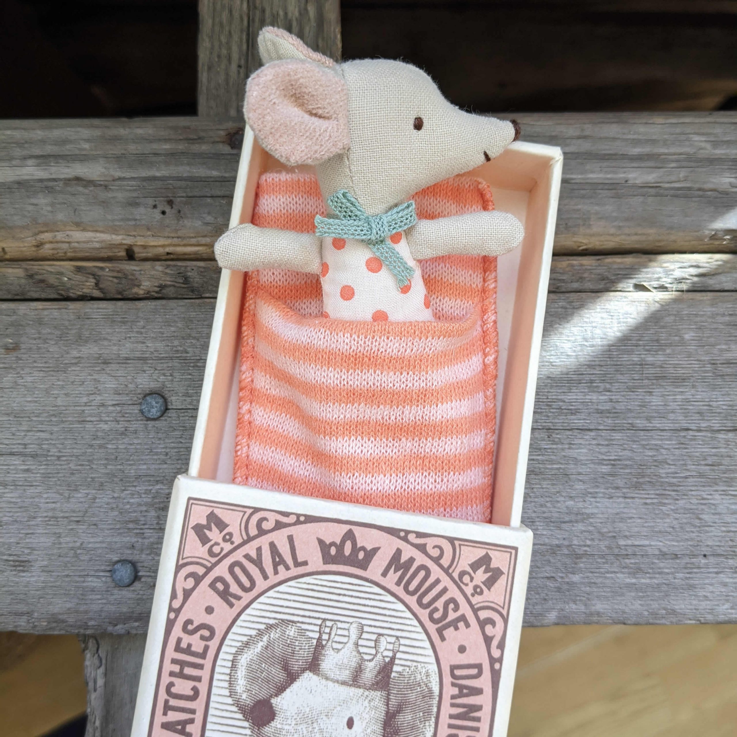 Sleepy wakey mouse girl