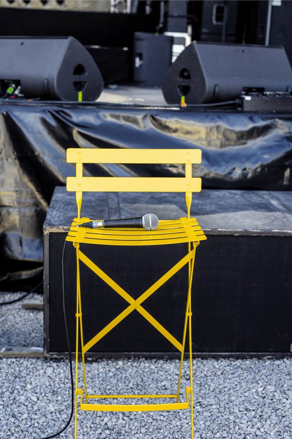 Bistro high chair in Honey