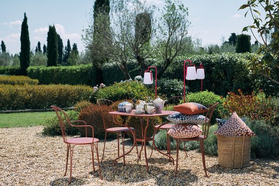 Opéra+ chairs, armchairs and rounded square table, all in Red Ochre