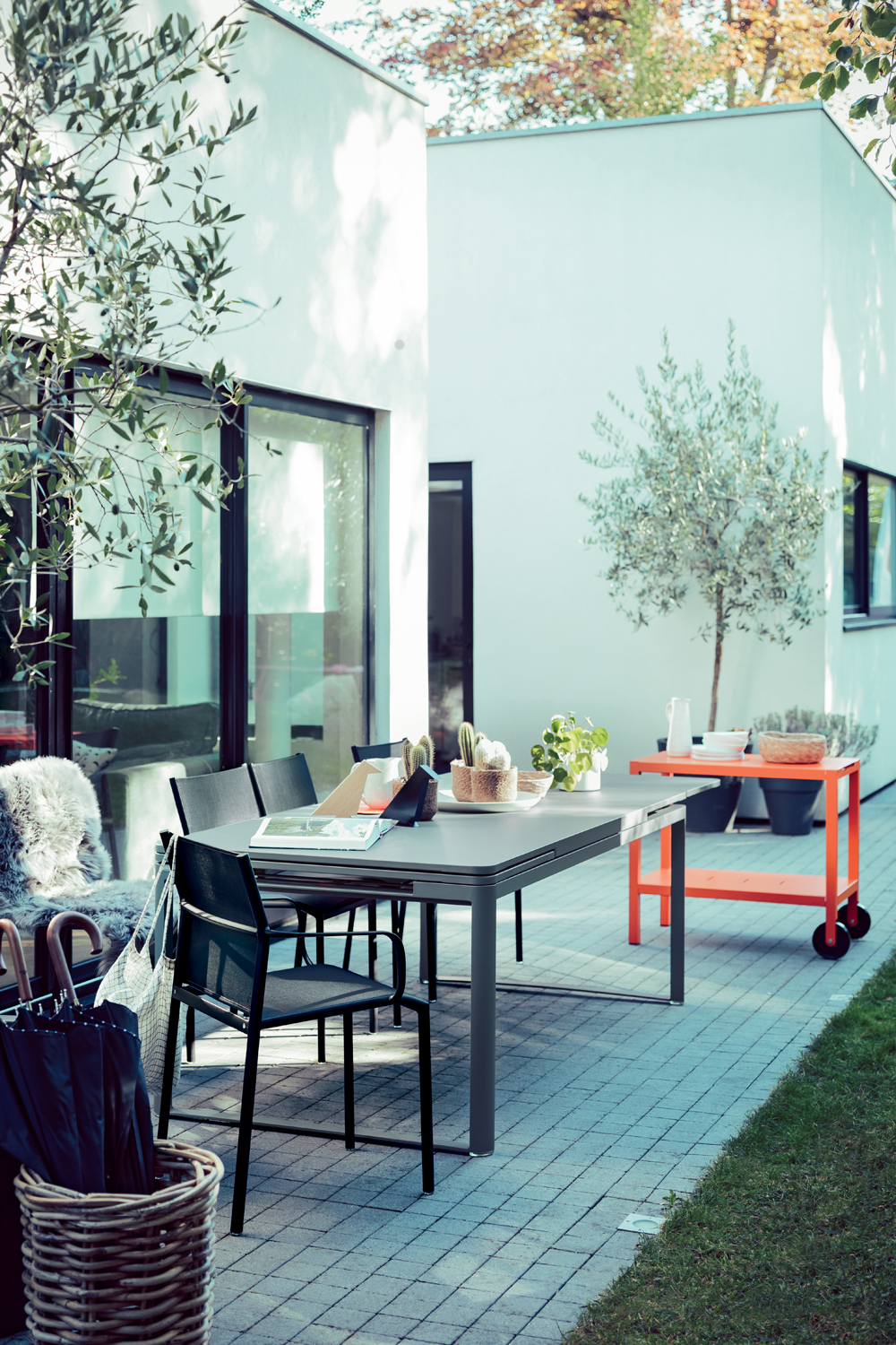 Cadiz armchairs, Biarritz table Cadiz armchairs, Biarritz table