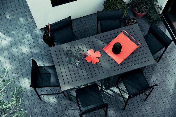 Cadiz chairs and Costa tables