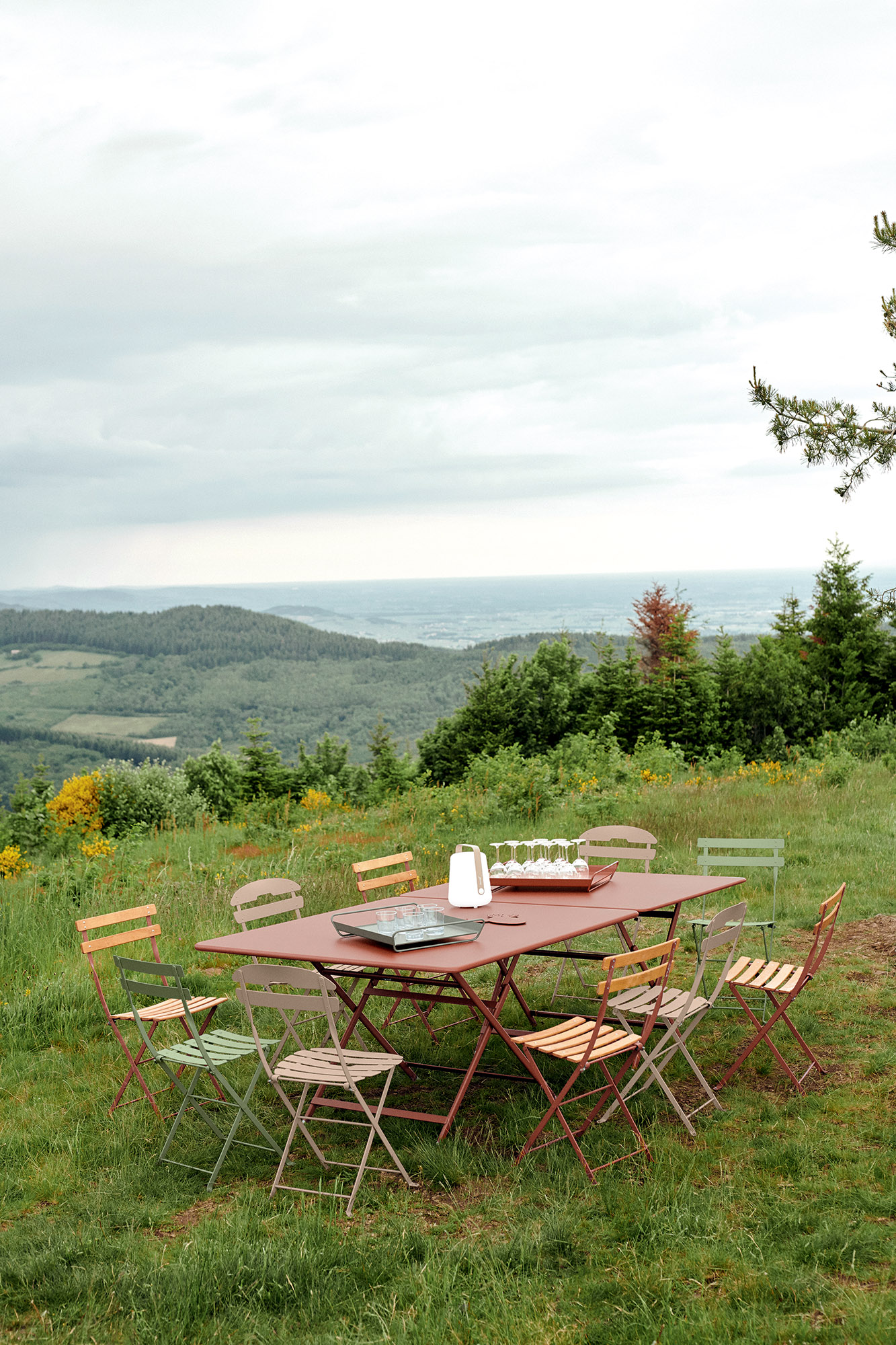 Caractère, Bistro and Mome in Red Ochre