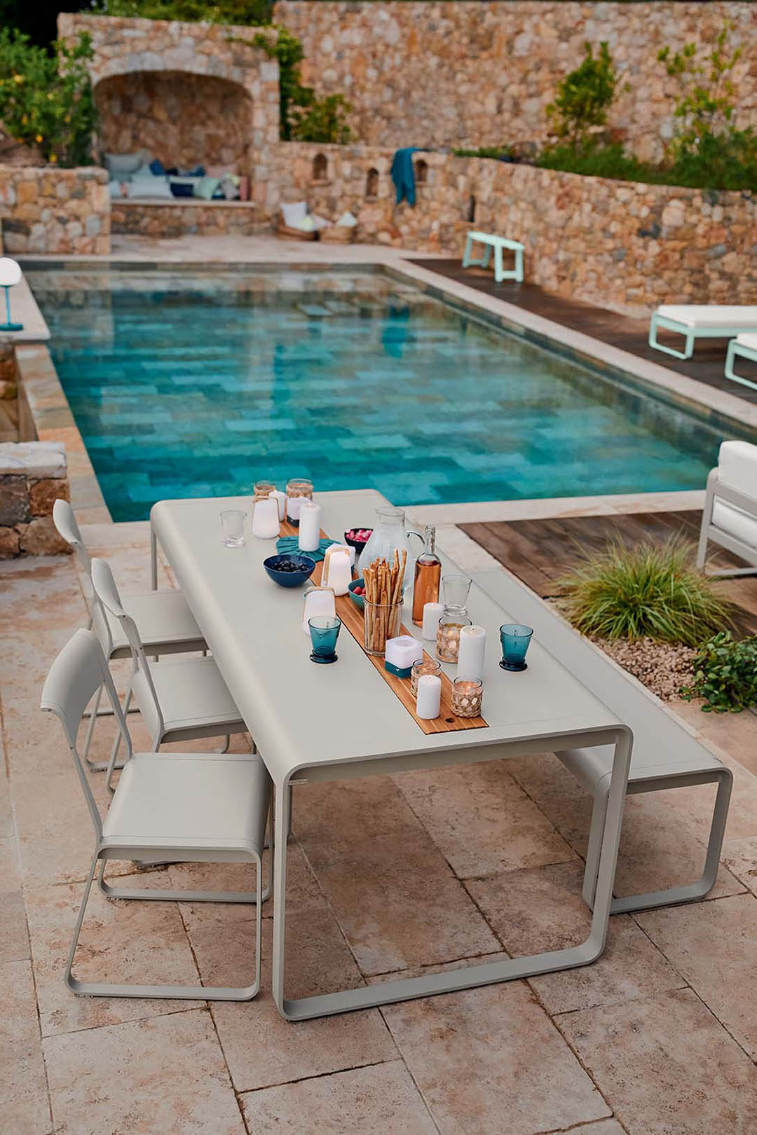 Bellevie table, chairs v2 and bench in Clay Grey Bellevie table, chairs v2 and bench in Clay Grey
