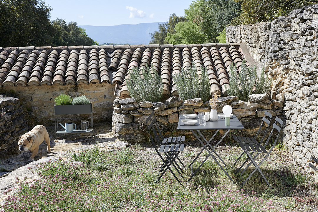 Bistro table 117 cm × 77 cm and Bistro chairs in Anthracite