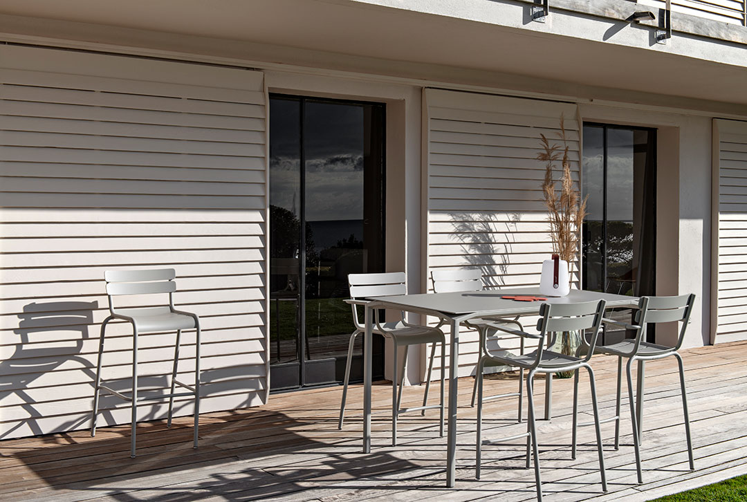 Luxembourg high chair, high armchair and Calvi high table in Clay Grey