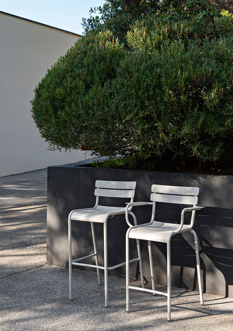 Luxembourg high chair and high armchair in Clay Grey