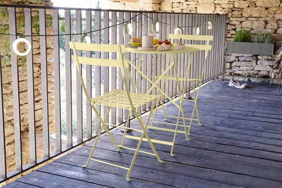 Bistro table 60 cm and Bistro metal chairs, all in Frosted Lemon