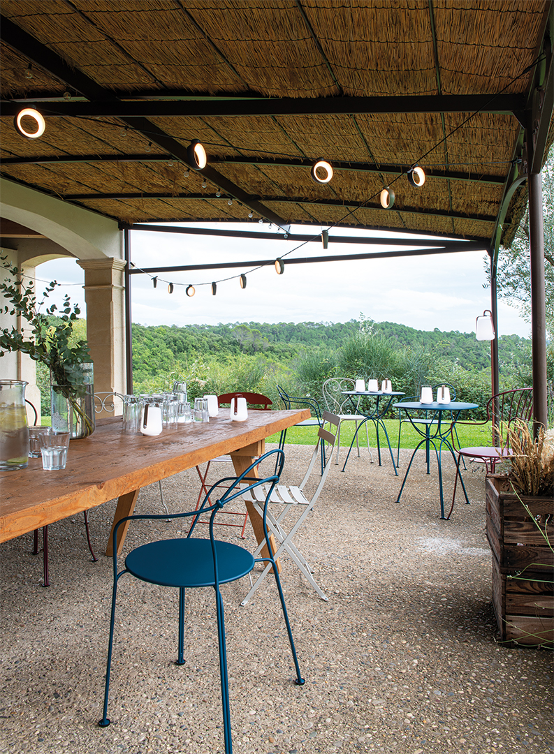 Airloop chair in Acapulco Blue