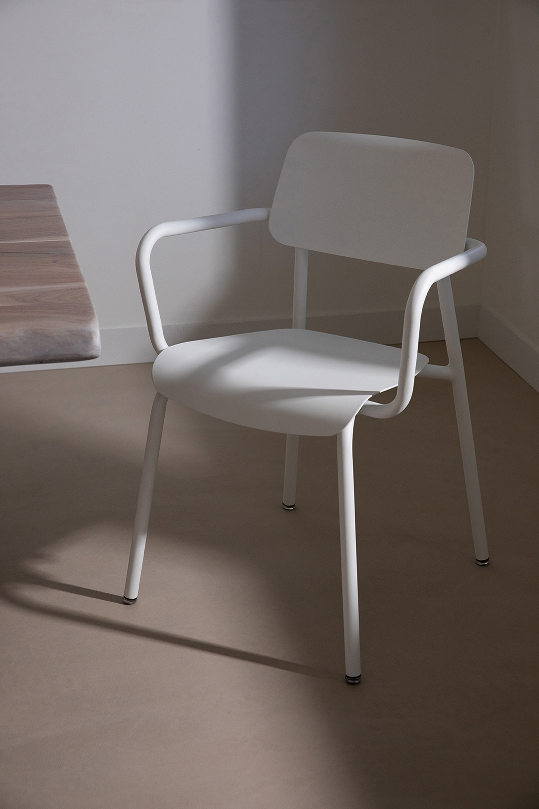 Studie armchair in Cotton White Studie armchair in Cotton White