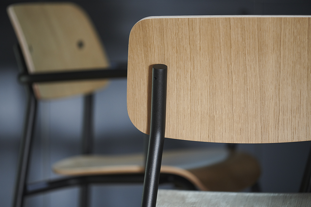 Studie oak armchair in Liquorice Studie oak armchair in Liquorice