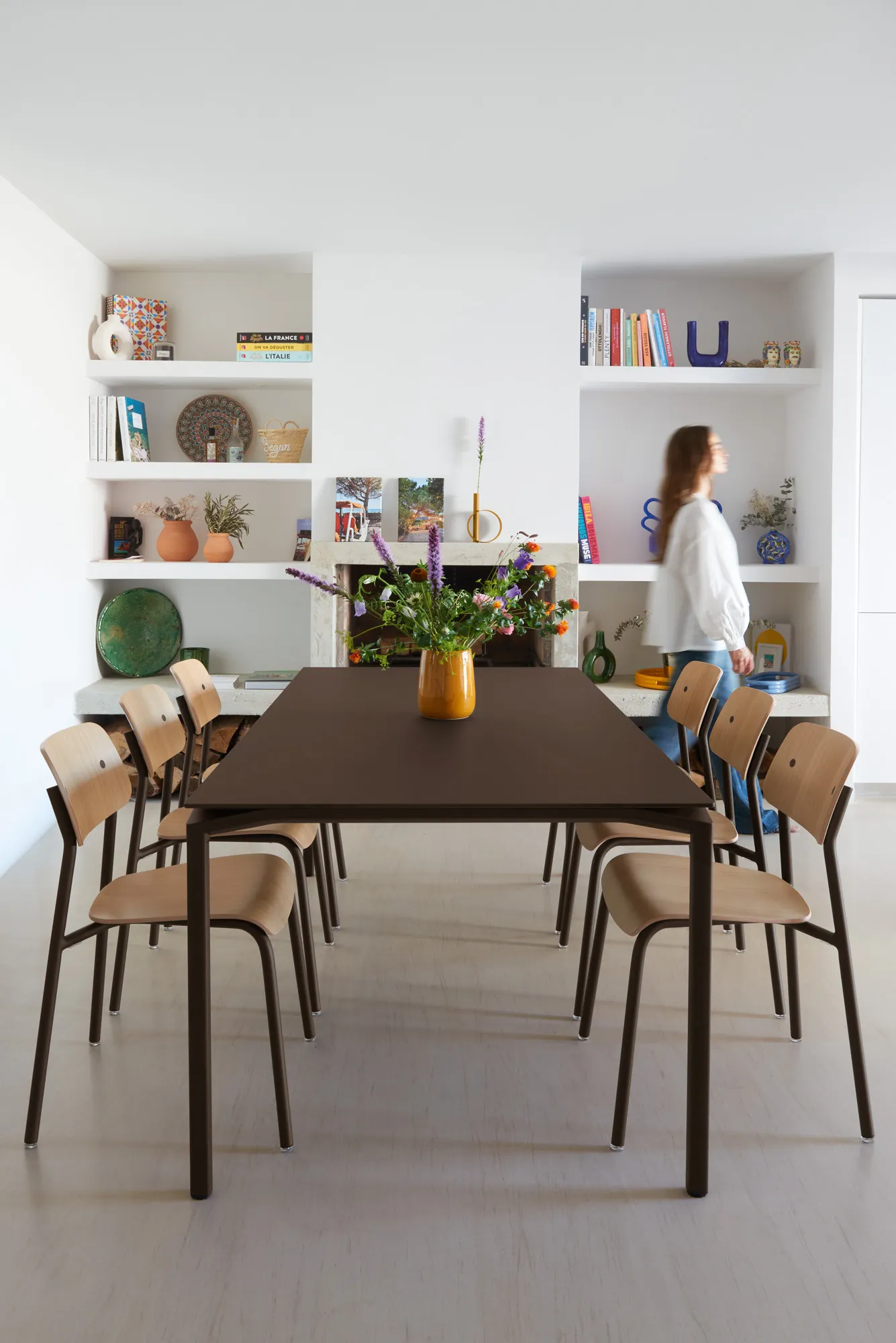 Studie oak chairs and Calvi table, all in Tonka (E3)